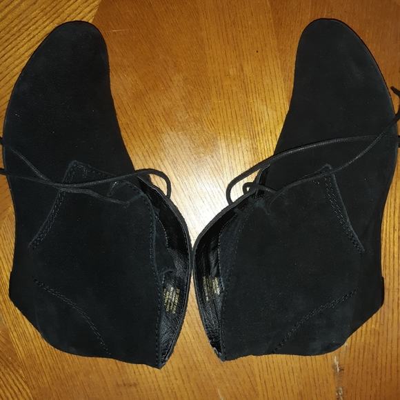 SALE‼️🥰🥾Beautiful Suede Booties!🎈 - Picture 3 of 12